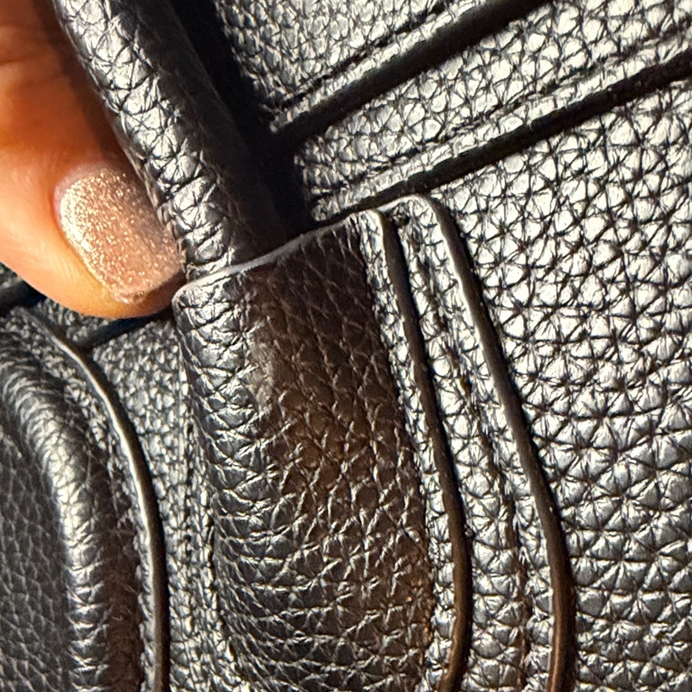 Elegant Black Handbag/Satchel - Picture 16 of 16